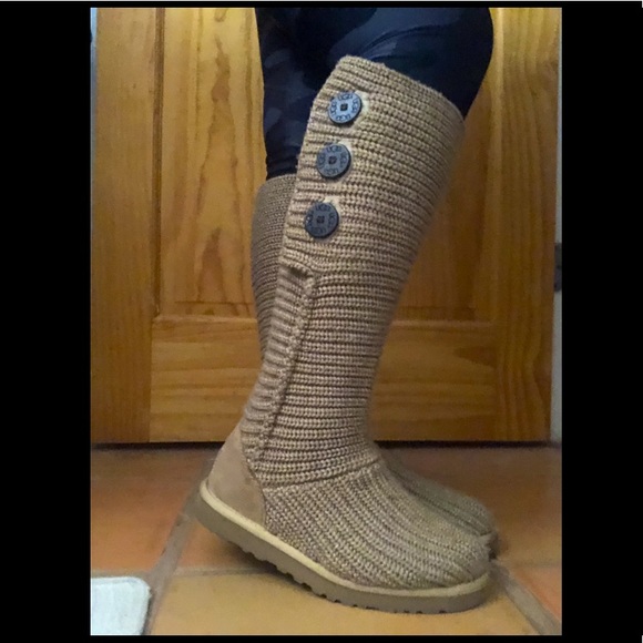 UGG Shoes - Classic Kitted Ugg Boots - Tan